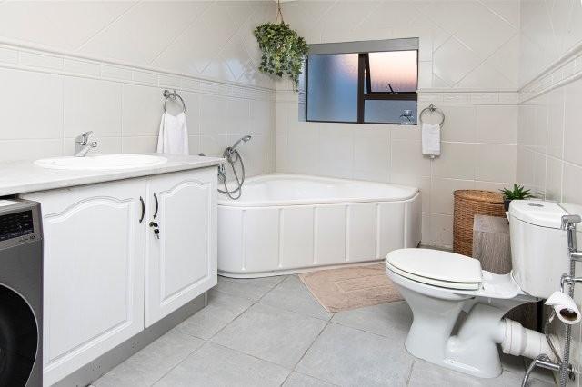 5 Bedroom Property for Sale in Mossel Bay Golf Estate Western Cape